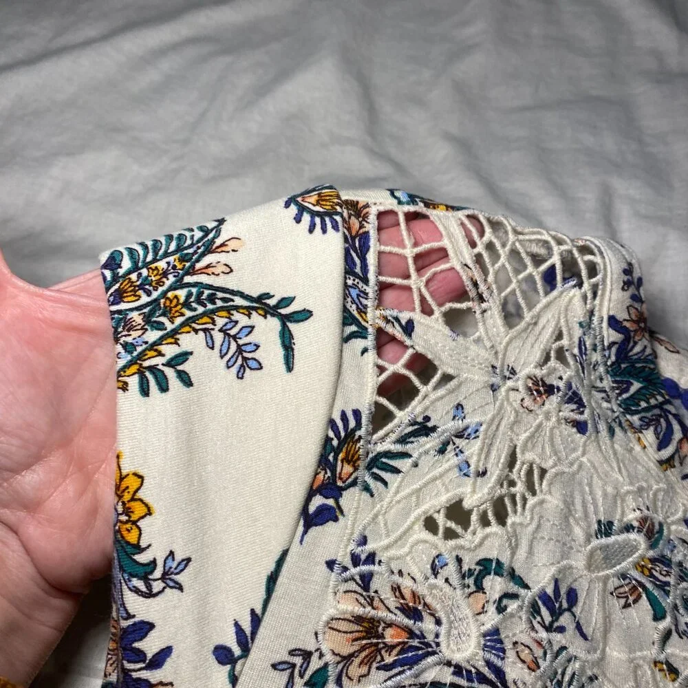 Daniel Rainn Torres Split Neck Knit Top Womens L Cream Paisley Embroidery EUC - Picture 7 of 10